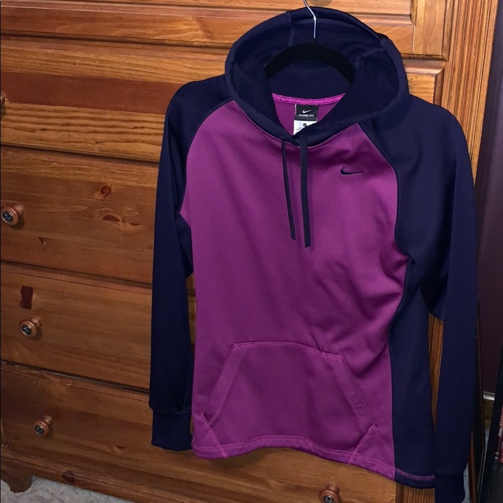 New Women’s Nike hoodie size small